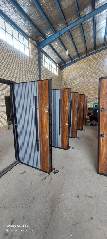 تولید انبوده درب ضدسرقت مدل ماکان نقره ای